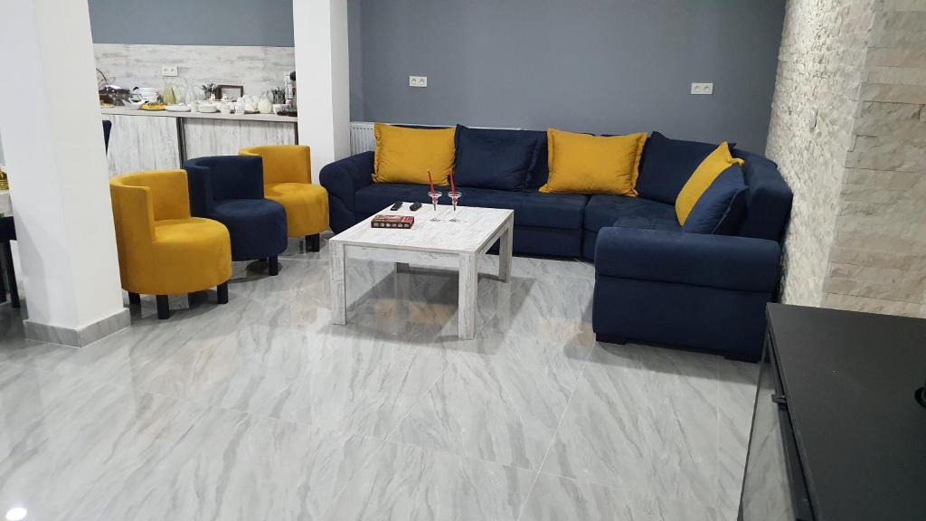 Mestia 4 season room 6